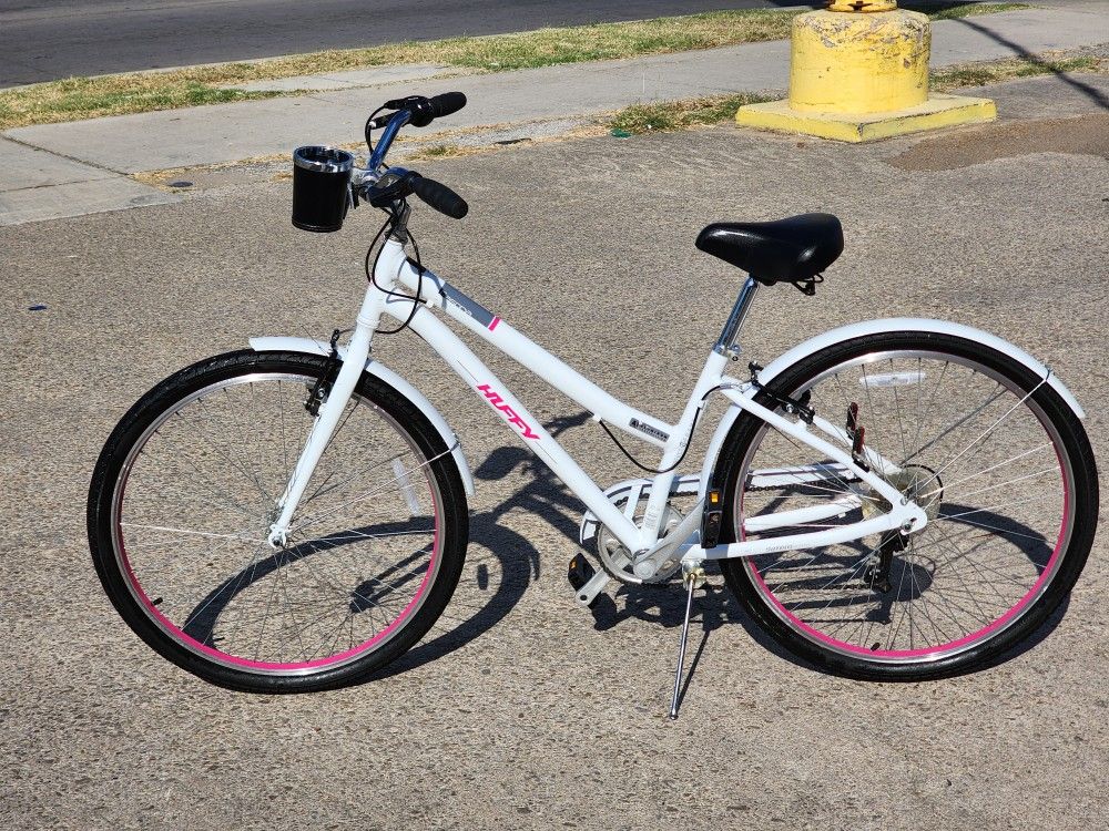 Huffy Casoria Women's Comfort Bike 27.5" Pink/Stainless Wheels, 16.5" White Aluminum Frame, 7 Speed