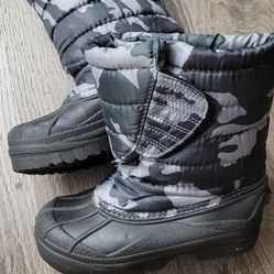 Kid Snow Boots Size 13