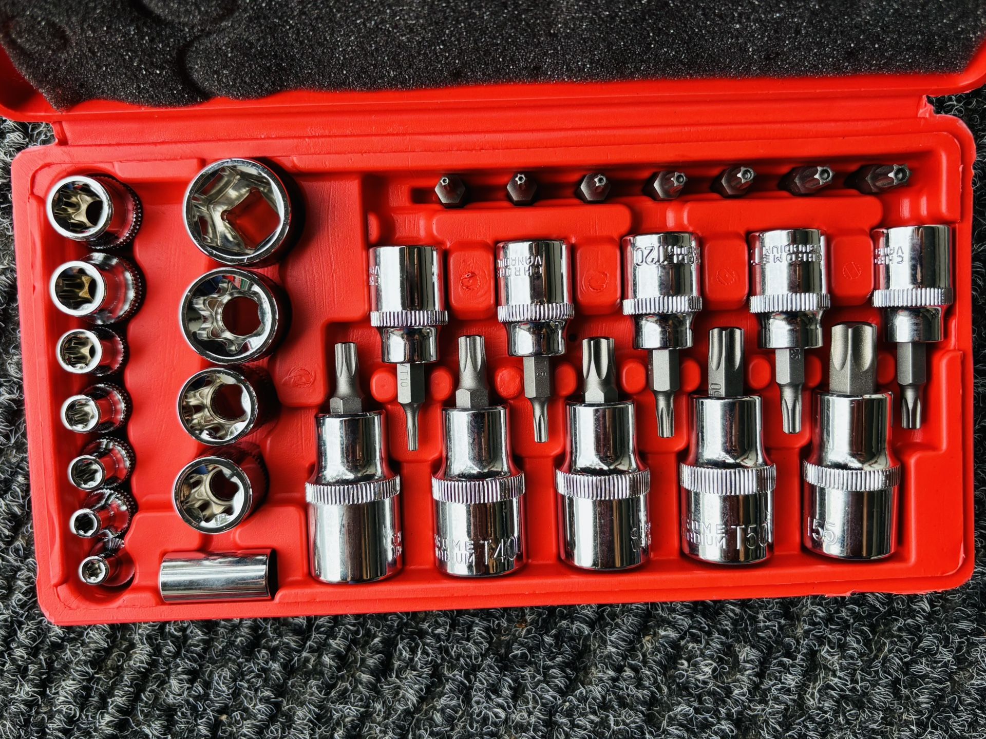 30 PC Star Socket & Bit Set