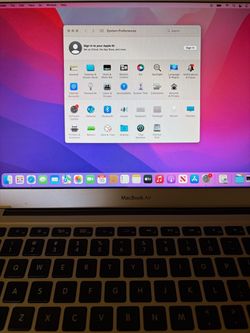 Apple MacBook Air 13" (Early 2015) | Core i5 1.6GHz | 4GB RAM | 121GB SSD | macOS Monterey