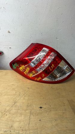 2009 to 2012 Toyota RAV4 driver side taillight