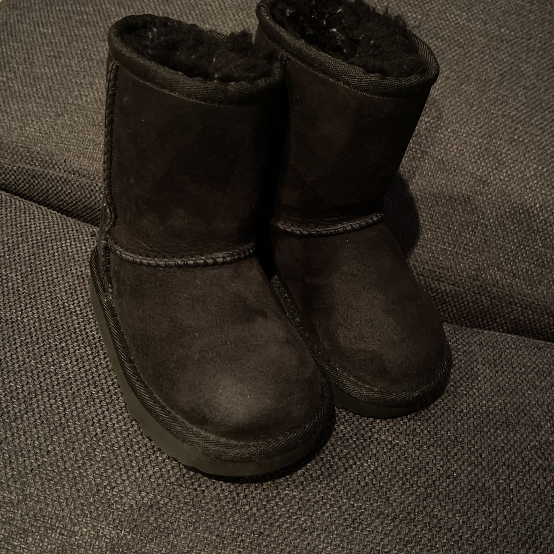Size 6.. Good Condition .picture Does No Justice. Toddler Uggs