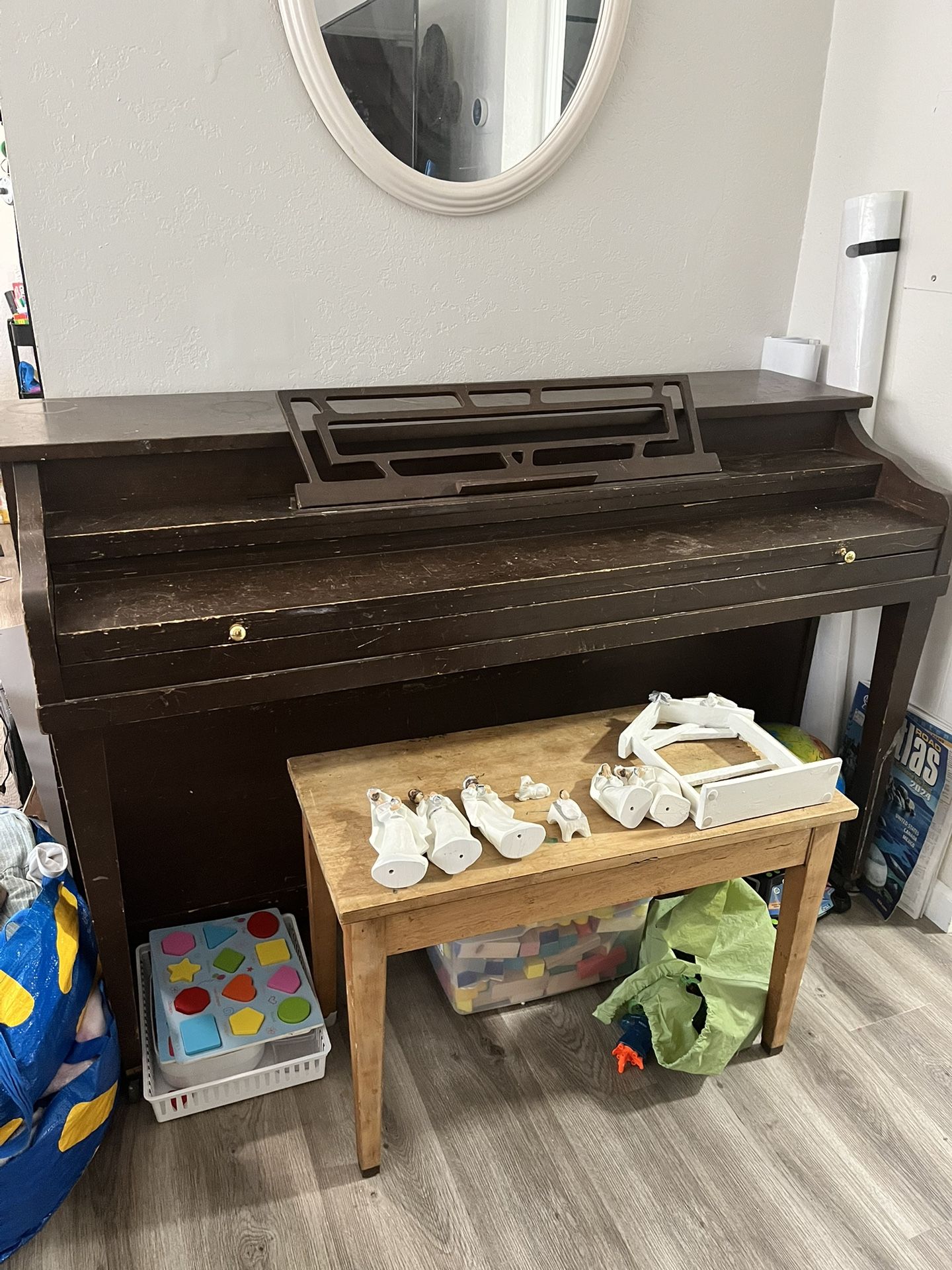 Standing Piano 
