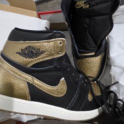 Jordan 1 High Metallic Gold Sneakers Size 10.5