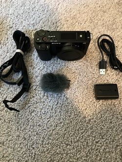 Firm Price (No Offers) Sony ZV-E10 4K Mirrorless Camera, shutter count only 176! Like New!