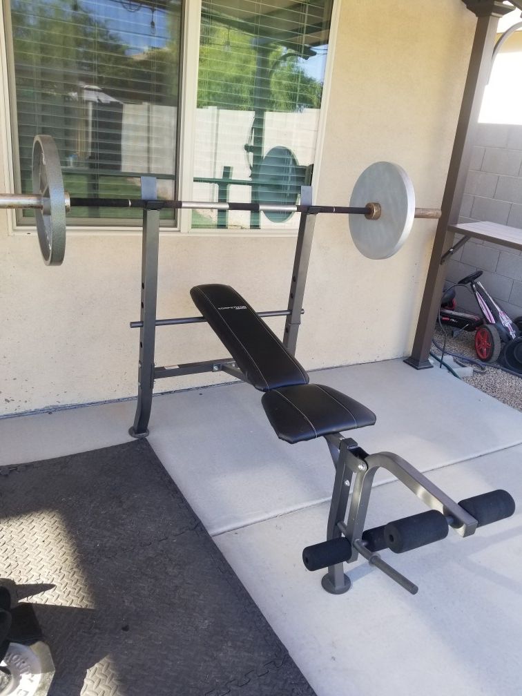 Weight bench with Bar 160 PENDING PICK UP