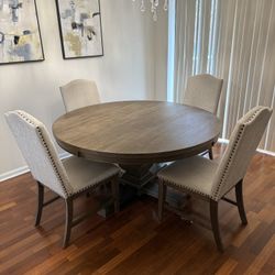 Stylish Dining Table Set – Lightly Used with Chairs Included! 