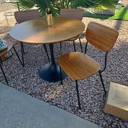 Modern Table And 4 Chairs