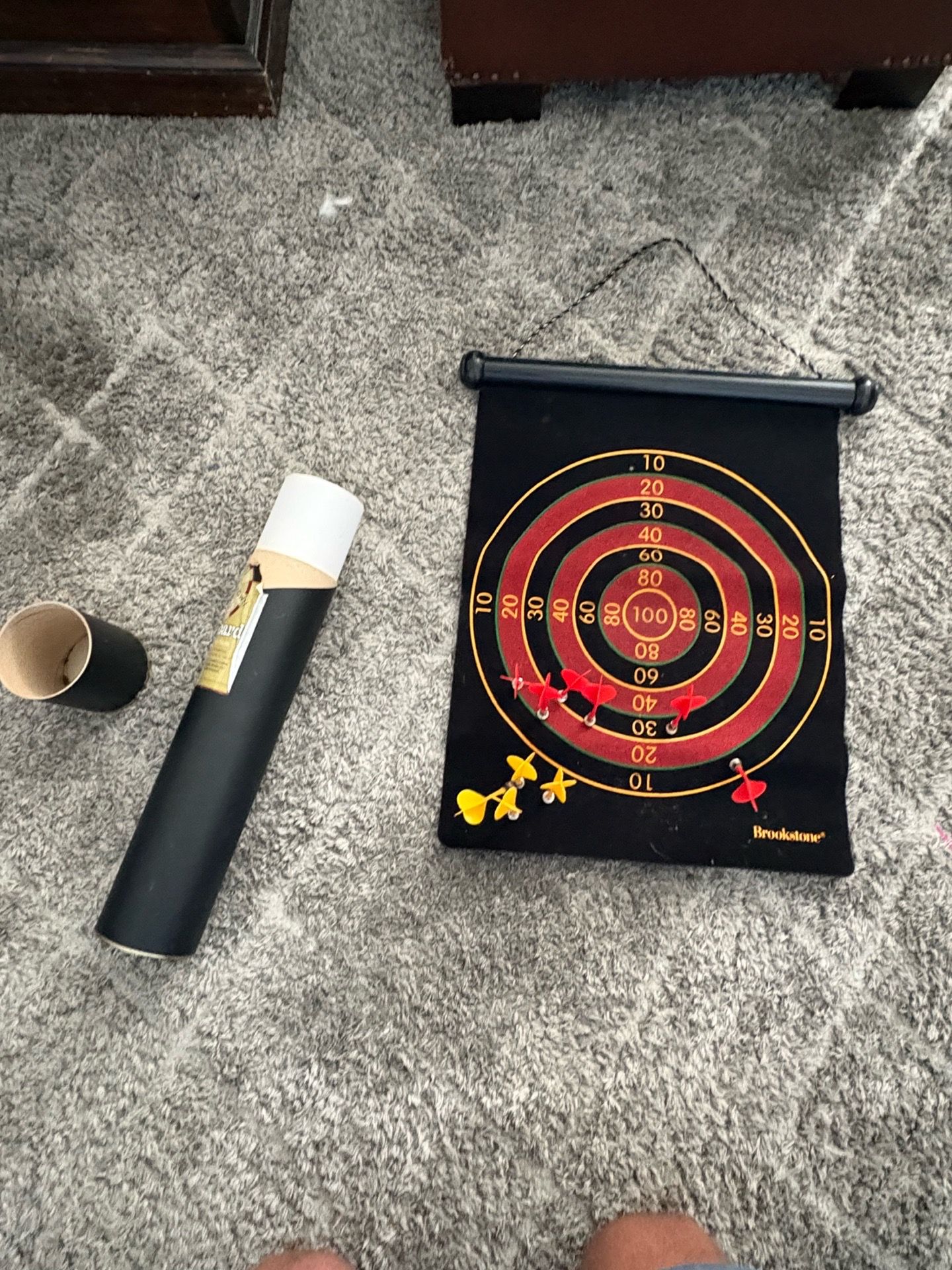 Magnetic dart board