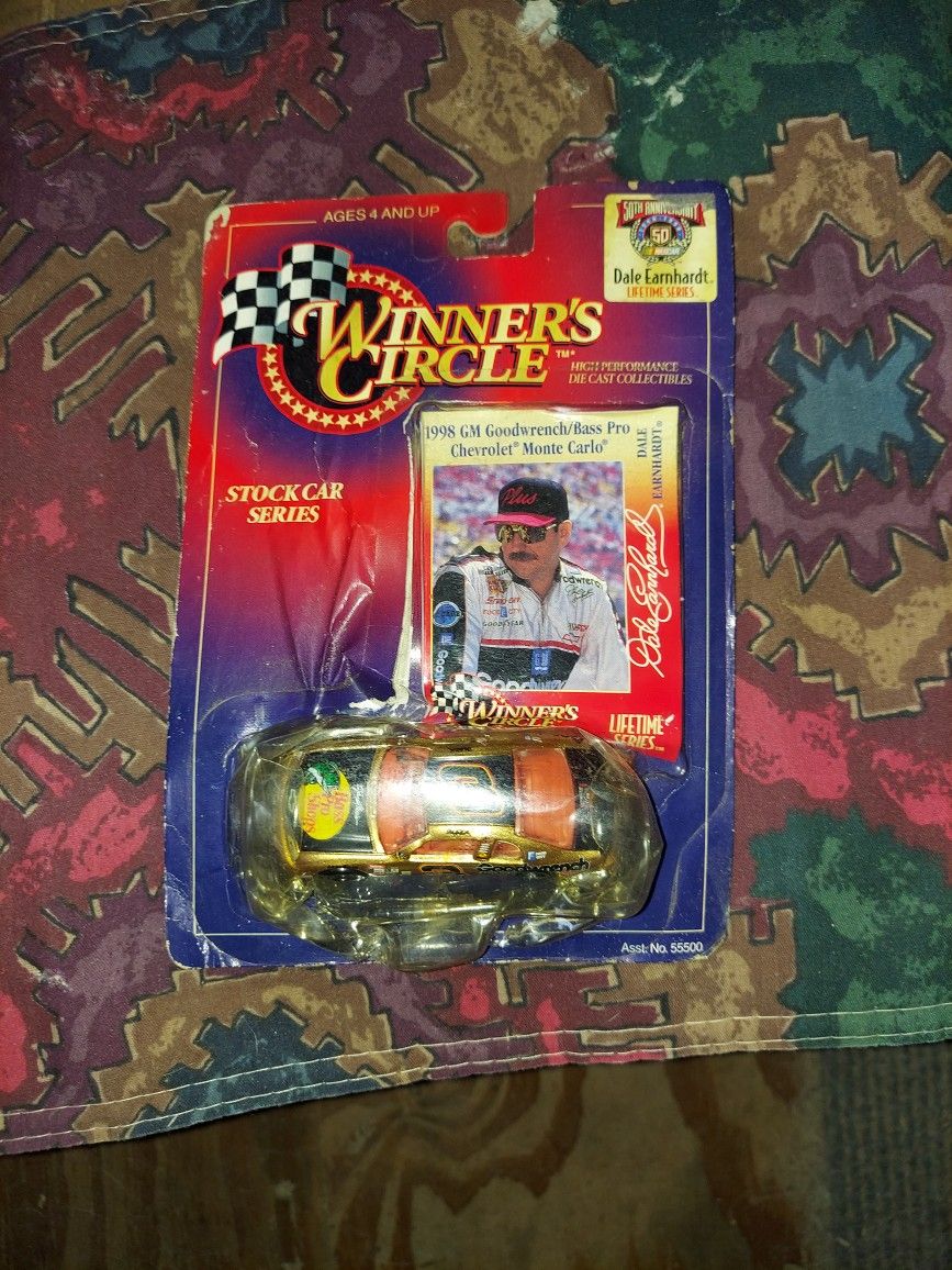Al Overview
+3
The item is a Winner's Circle Stock Car
Series 1998 Chevrolet Monte Carlo
featuring Dale Earnhardt's #3 car.
It is a 1:43 scale di