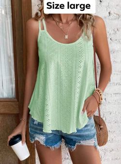 New women’s top size large