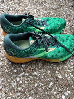 Mens size 10.5 Brooks shoes