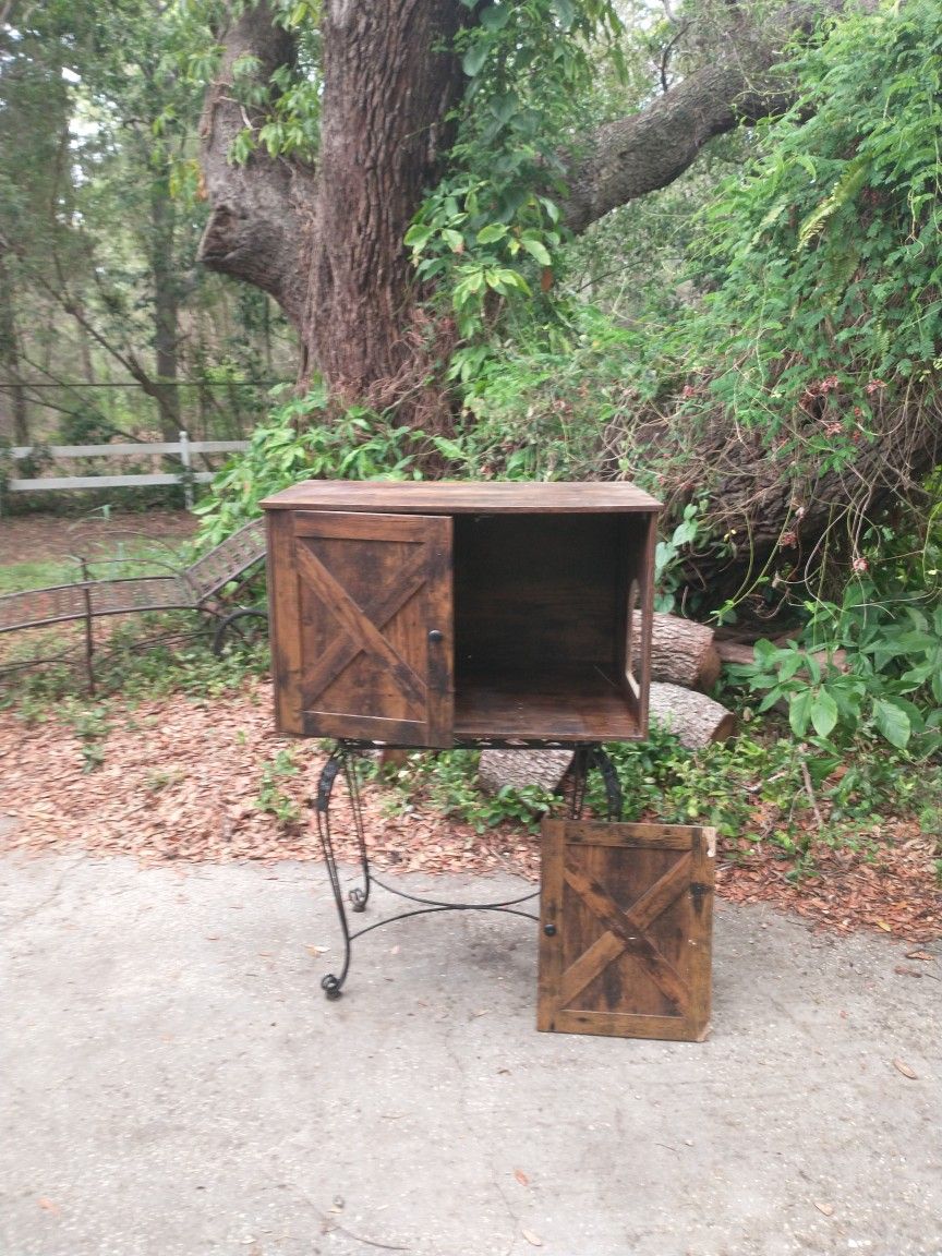 Cat Litter Box Enclosure Hidden ,End Table, Indoor Cat House
