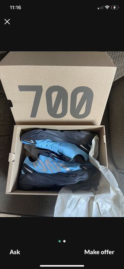 YEEZY 700