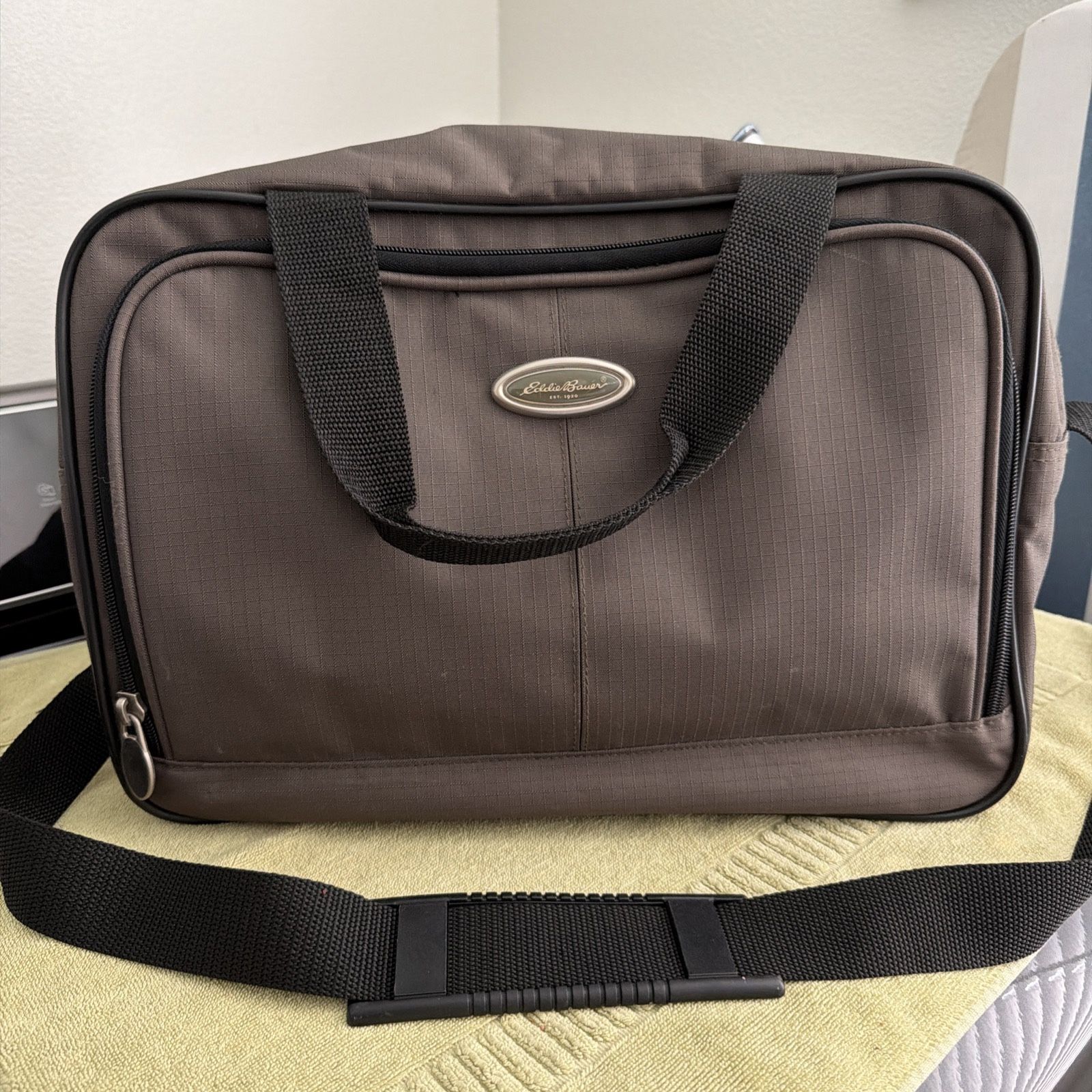 Eddie Bauer Travel Tote Bag Luggage Carry On Bag Olive Green