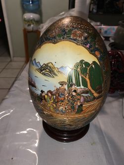Vintage Chinese Satsuma Egg Geishas Motif Hand-Painted & Moriage Porcelain Gold