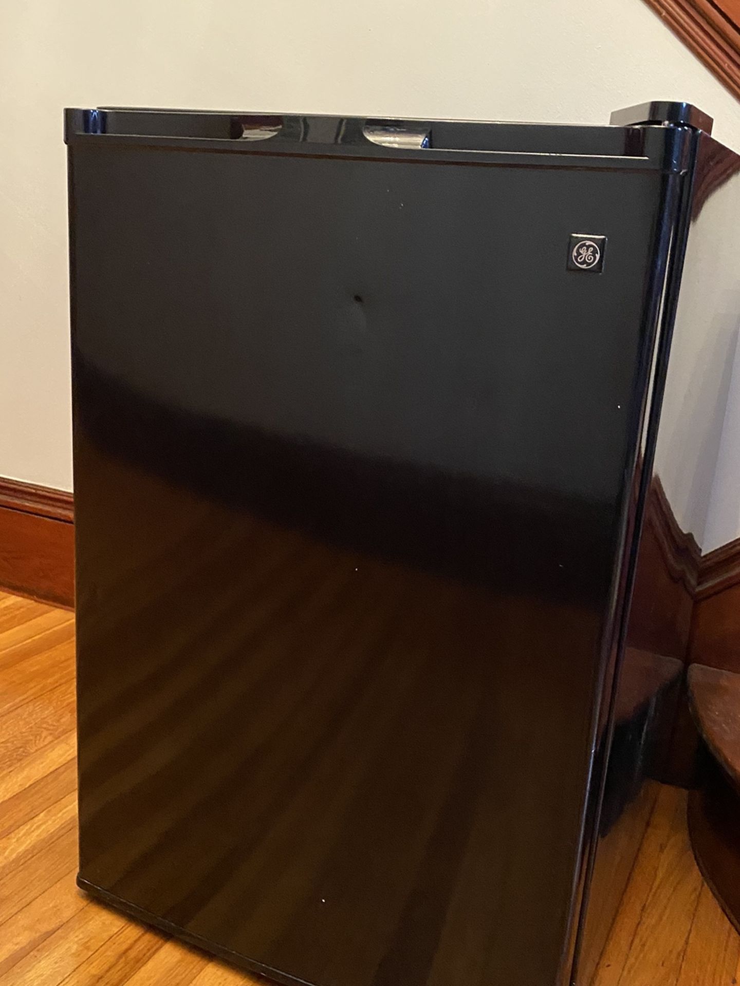 GE Mini Fridge 