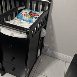 Mini Crib With Mattres And Sheets 