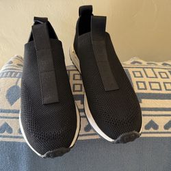 MK ladies shoes in excellent condition size  8  1/2