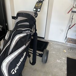 Taylmormade gold bag, with folding push cart