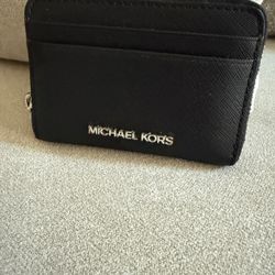 USED MICHAEL KORS SMALL WALLET IN GREAT CONDITION…$20 Dlls 