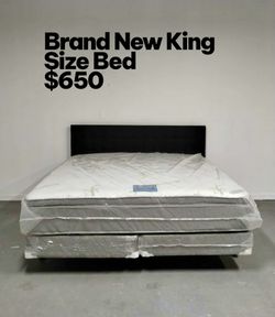 🛏️ Brand New King Size Bed – $650 Includes headboard, frame, and mattress. 📦 Ready for pickup or delivery!  🛏️ Cama King Size Nueva – $650 Incluye 