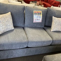 Lovely Sleeper Sofa ✨ Easy Financing Available ☺️ Free Delivery 📦 