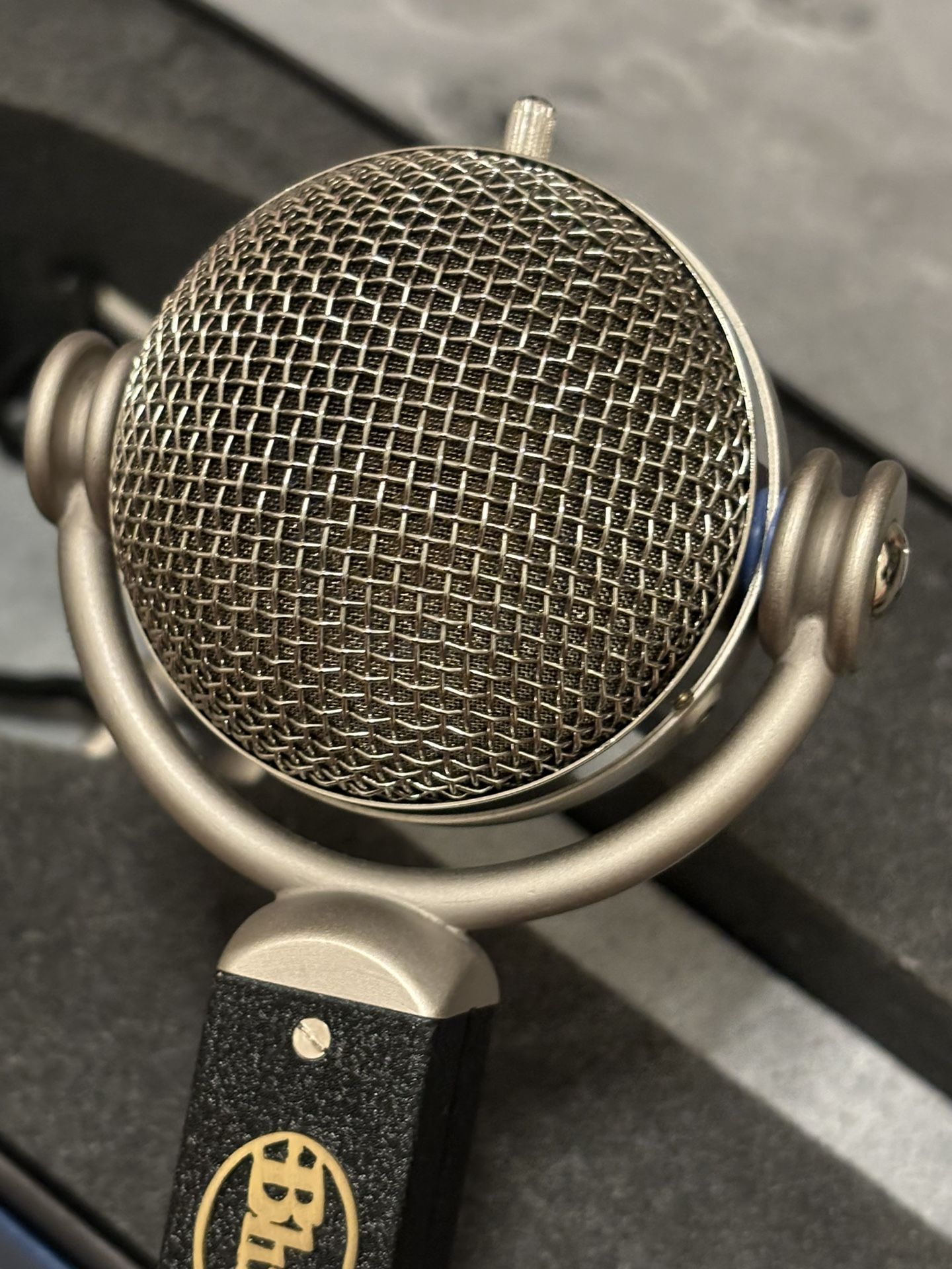 Blue Dragonfly Vintage microphone made in Latvia - www.ice4pros.com.br