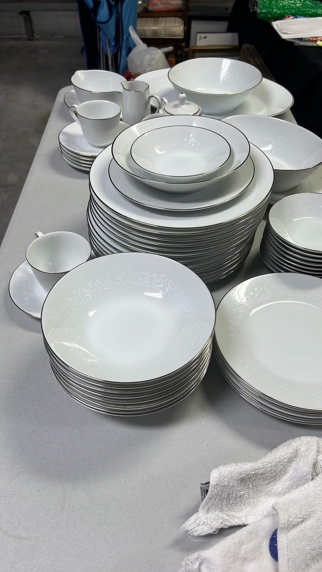 Noritake China Reina 6450 Dinnerware 24 Pc