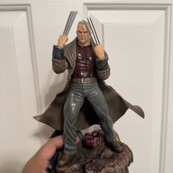 Old Man Logan Ststue