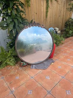 Oval mirror beautiful great condition