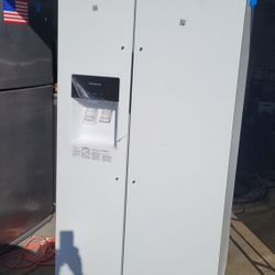 FRIGIDAIRE 33" REFRIGERATOR NEW OPEN BOX CAN DELIVER ANYWHERE 