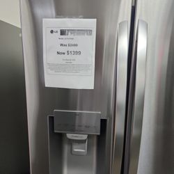 28 Cu Ft 3 French Door Refrigerator w/ ICE & Water Dispenser and Craft Ice in PrintProof Stainless Steel