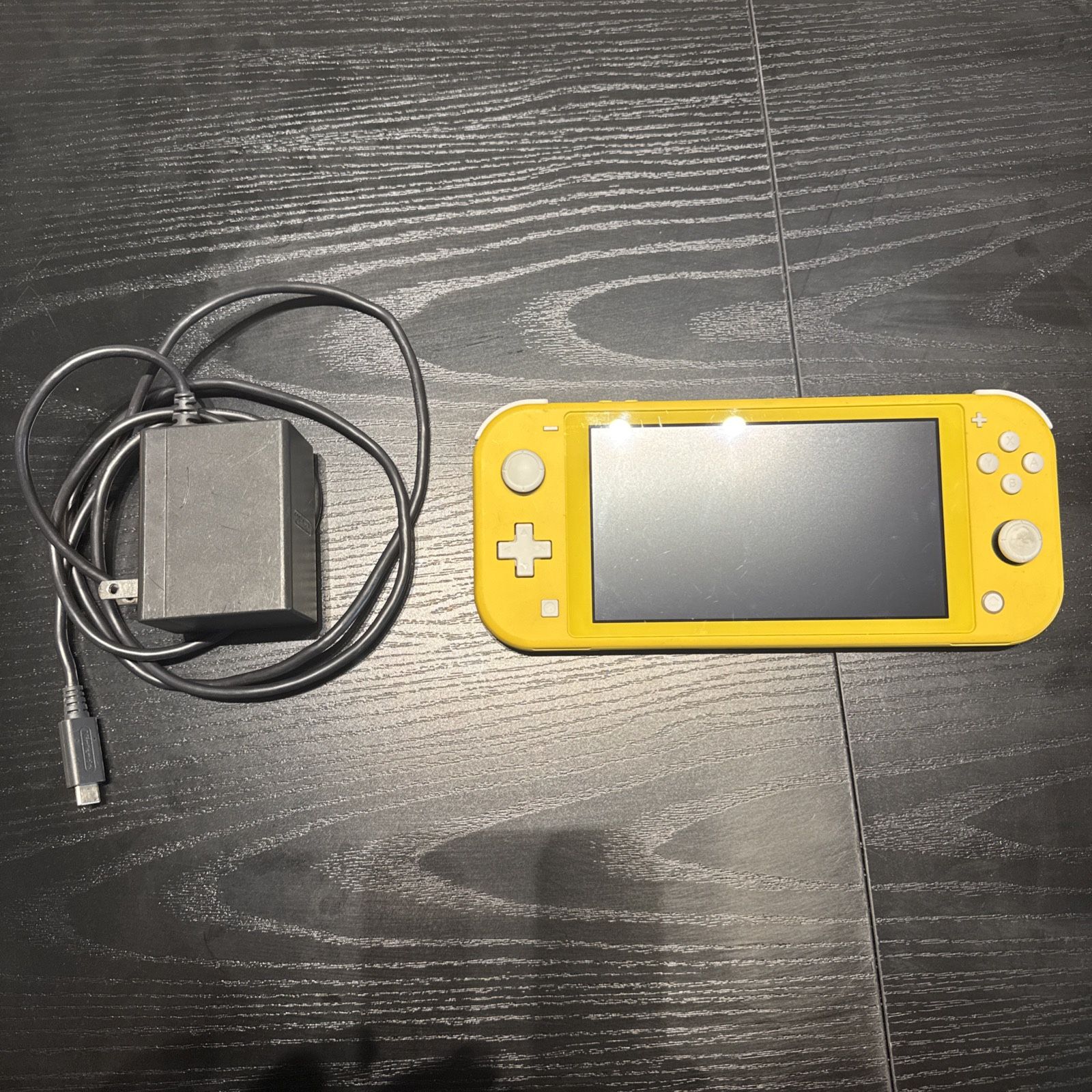 Nintendo Switch Lite – Yellow – Great Condition – Handheld Gaming On the Go!