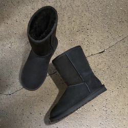 New Classic Short Ugg Boots Size 5