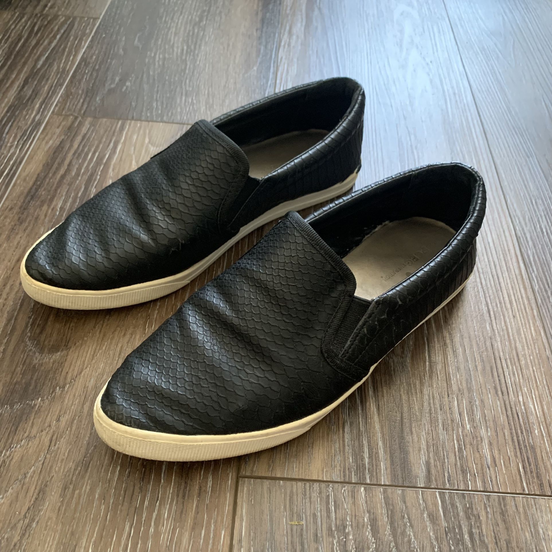 BCBGENERATION Women’s Black Faux Leather Snakeskin Yorela Slip On Sneakers size 7