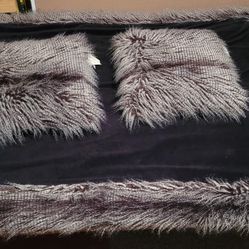 Blanket/Throw with Pillows