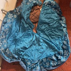 Tree skirt five dollars