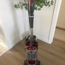 Shark Vacuum Like new 