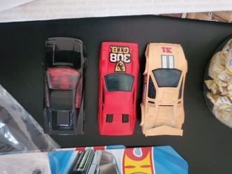 Hot wheels vintage Ferrari 308, Ferrari Testarrosa . Laburghini countach color changer $25 each