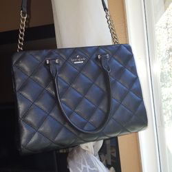  black purse. In Good Condition. Medium 