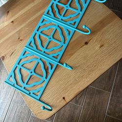 🩵 Decorative Metal Wall Hook Rack – 4 Hooks, Turquoise, Sturdy & Stylish! 🩵