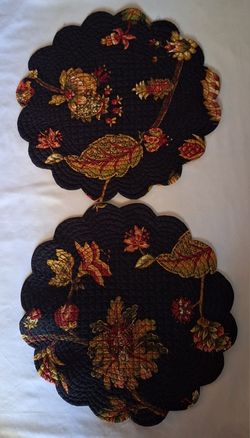 2 Table Mats Perfect For The Holiday Season