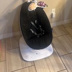 mamaRoo Smart Baby Swing 