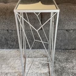 Geometric Design Mirror-Top Metal Decor Stand