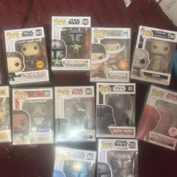 16 Funko Pops 
