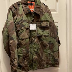 ABERCROMBIE & FITCH Men’s Military Green Camo Lined Jacket With A Double Closure 