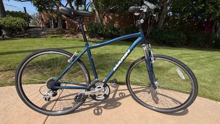 Marín San Rafael Hybrid Bike - Computer & Light
