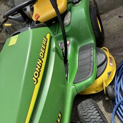 John Deere LT155 Riding Lawn Tractor – Excellent Condition! 🌾