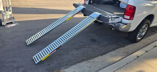 Haul-Master 6ft Steel Loading Ramps (Pair) - 1,000 lb